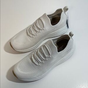 Skechers White Knit sneakers new with tags size 8.5